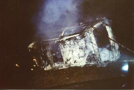 PKW Brand A12, KM 89, Auto über Böschung und Feuer gefangen