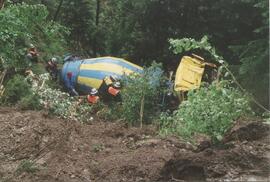 Betonmischwagen im Flieserwaldweg abgestürzt