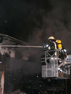 Brand eines Geräteschuppens und Flugdach, Goaserweg