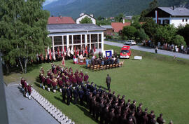 Fahnenweihe und Segnung des Kommandofahrzeuges 1993 06 06 fahnenw-17