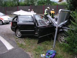 PKW Unfall B177, KM 1,2, PKW stoßt mit LKW der Fa