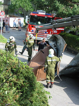 Blechdach nach Sturm bergen, Hilfeleistung für die FF Mühlau, Innsbruck Karwendelweg