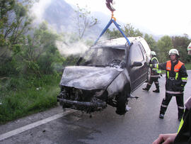 PKW Brand A12, KM 94,8, nach Kollision mit Baum, Höhe Rosenberger