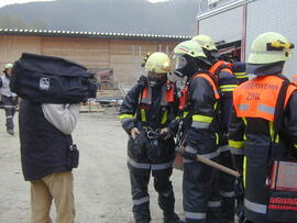 Brand Bäckerei M-Preis Zentrale Völs, Hilfeleistung, Dachluke geöffnet, Innenangriff