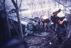 PKW Unfall A12, KM 94, Aufräumarbeiten, Ölspur (auf LKW aufgefahren)