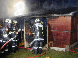 Brand eines Geräteschuppen in der Schwabstr., Wachs auf Herdplatte