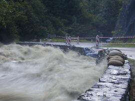 Hochwasser nach schweren Regenfällen in verschiedenen Ortsteilen von Zirl