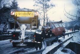 Unfall mit Kleintransporter gegen Schneepflug, Dirschenbach, B171