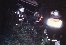 PKW Unfall A12, KM 92, Auto mit Wohnwagen über die Böschung, Bergung