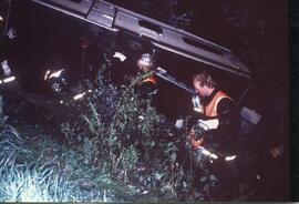 PKW Unfall A12, KM 92, Auto mit Wohnwagen über die Böschung, Bergung