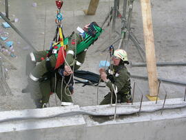 Seiltechnikübung auf der Baustelle des sZenzis/2006 04