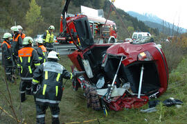 PKW Unfall A12, KM 89, Auto über Böschung, Bergung