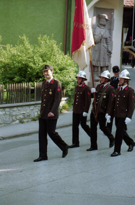 Fahnenweihe und Segnung des Kommandofahrzeuges 1993 06 06 fahnenw-3