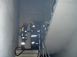 Brandhausübung in der LFS Tirol/2003-04-16 Brandhaus LFS-8