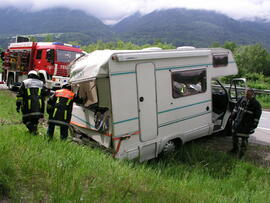 Unfall mit Wohnmobil, A12, Hinterreifen geplatzt