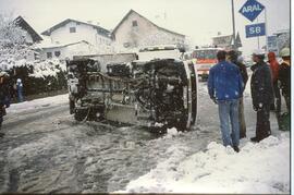 Klein LKW, Schwabstraße, Araltankstelle, 1 Person eingeklemmpt
