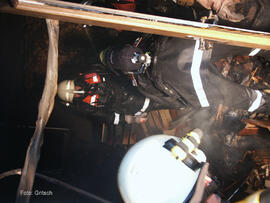 Brand im Keller - Dr. Purtscheller Str. - Löschangriff, schwerer Atemschutz