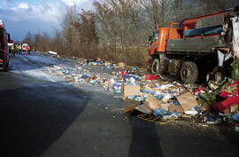 LKW Unfall A12, KM 96, auf LKW aufgefahren, Aufräumarbeiten