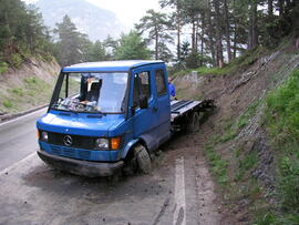 Klein-LKW bei Talfahrt gegen die Böschung gefahren, B177, KM4,4