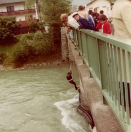 Schlauchboot bergen bei Zirler Innbrücke