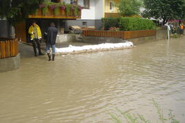 Hochwasser nach schweren Regenfällen in verschiedenen Ortsteilen von Zirl