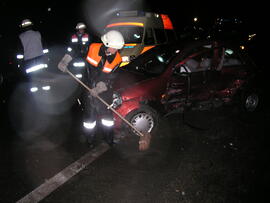 PKW Unfall A12, KM 84,3, 2 Auto zusammengestoßen, Personen verletzt, Aufräumung