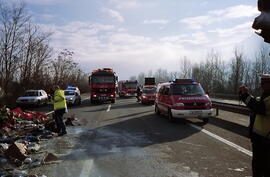 LKW Unfall A12, KM 96, auf LKW aufgefahren, Aufräumarbeiten