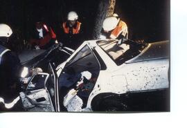 PKW Unfall, A12, KM  89,5, über Böschung und gegen Baum, 1 Toter