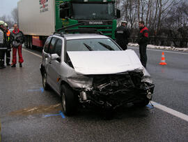 PKW Unfall A12, KM 92,5, Zusammensto0 von 3 Autos, im Staubereich dann ein weiterer Auffahrunfall