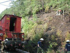 Waldbrand in Hochzirl oberhalb Mittenwaldbahn, Bahnkilometer 13,9