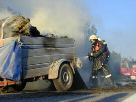 Brand eines mit Stroh beladenen PKW Anhänger, A12, KM 91,8