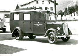 Opel Blitz, ehemaliges Sanitäterauto beim Militär, in Zirl genannt &quot;PICCOLO&quot;