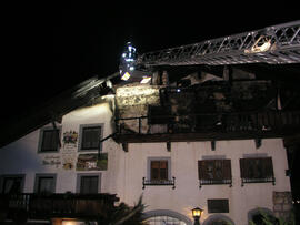 Wohnhausbrand Mühlgasse 18, Dachstuhl, Balkon und Fasade