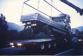 LKW Unfall ,A12, KM 99, Gemüsetransport, Böschung Ausholzen, Fracht umladen
