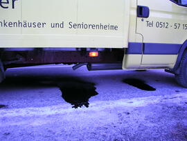 Klein-LKW Ölaustritt nach Motorschaden, A12, KM 85