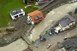 Hilfeleistung für Flughelfer nach Hochwasser in Paznaun