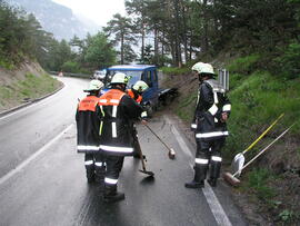 Klein-LKW bei Talfahrt gegen die Böschung gefahren, B177, KM4,4