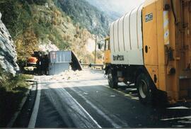 LKW Unfall B177 KM 2,6, LKW mit Altpapier umgestürzt