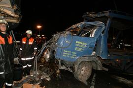 LKW Unfall, B177, Linserkurve, Autotransporter fuhr in das Rasthaus Zirlerberg