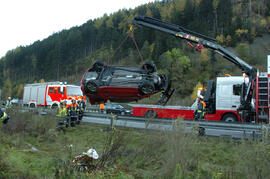 PKW Unfall A12, KM 89, Auto über Böschung, Bergung