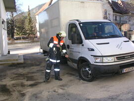 Dieselaustritt aus LKW - Tank aufgerissen, Bahnhofstraße