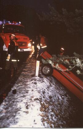 PKW Unfall B177, Auto mit Seilwinde geborgen