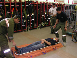 Seiltechnikübung im Feuerwehrhaus/2008 08 23