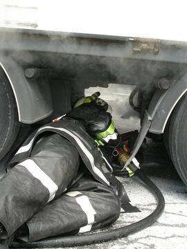 LKW mit überhitzten Bremsen, B177