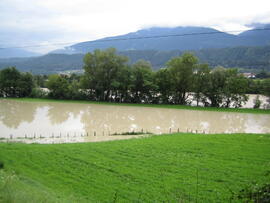 Hochwasser nach schweren Regenfällen in verschiedenen Ortsteilen von Zirl
